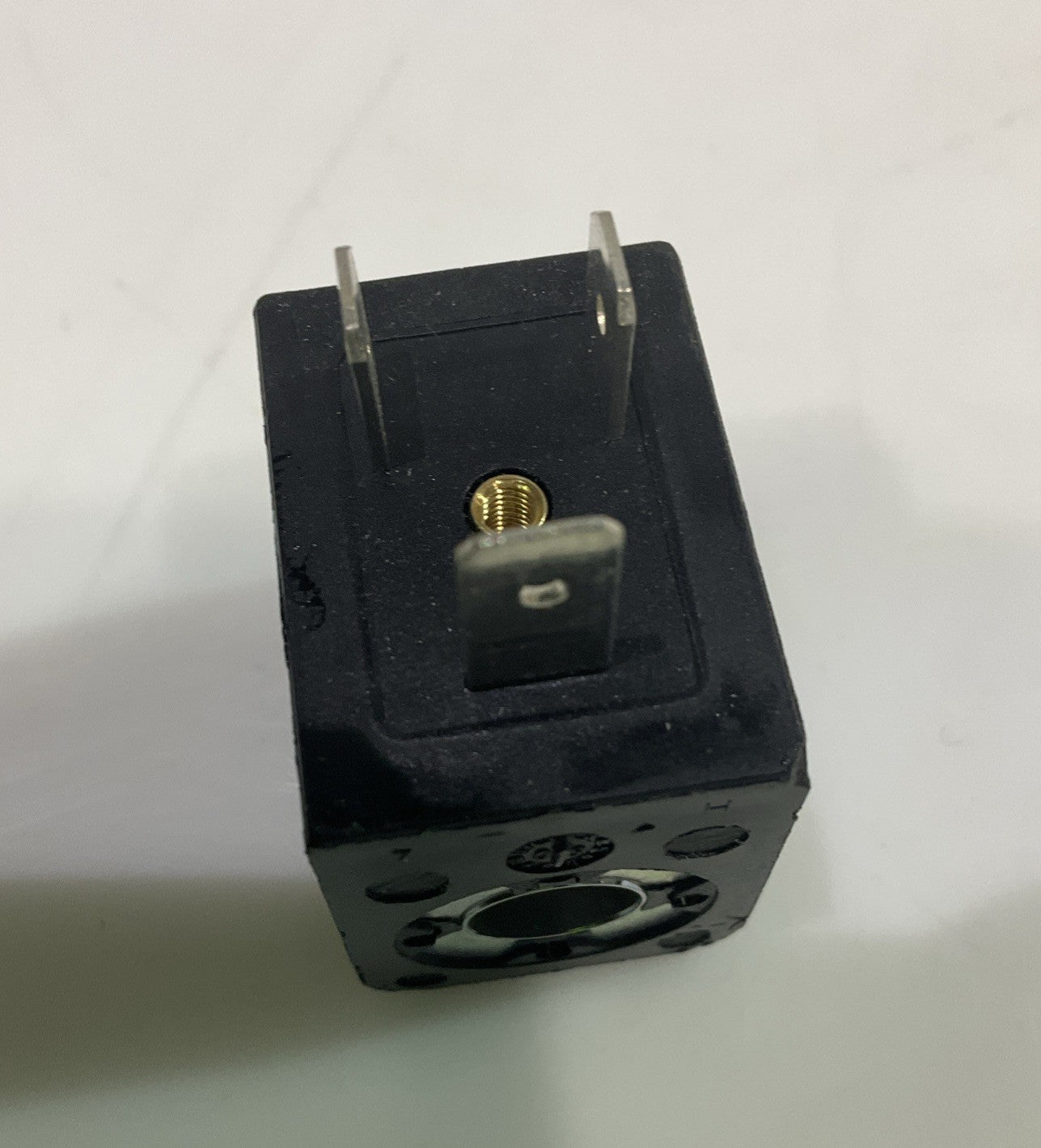 IR 116-218-33 SOLENOID VALVE COIL 120VDC 50/60HZ LOT OF 8 Z2M