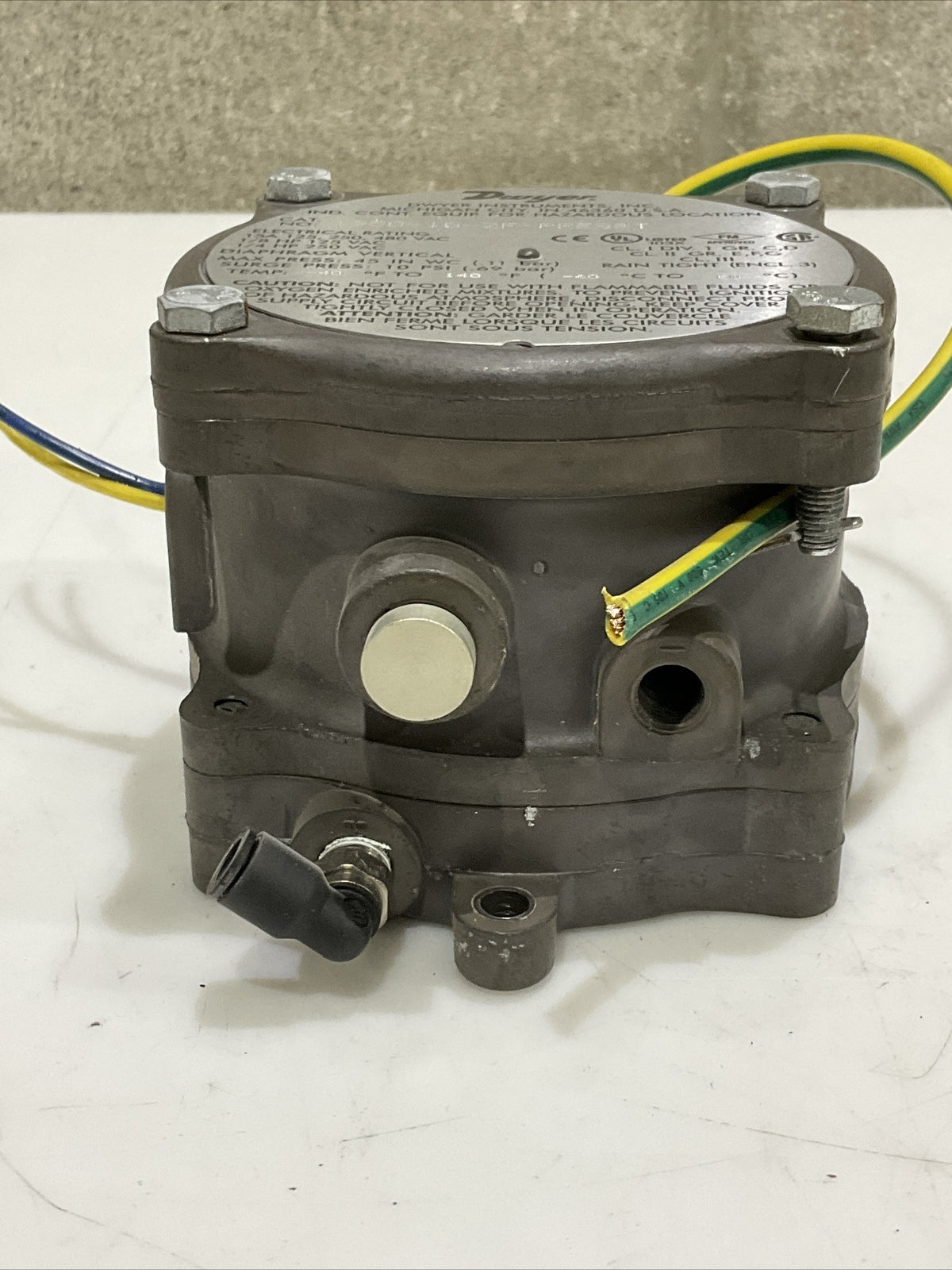 DWYER 1950-10-2F-PRESET DEFERENTIAL POWER SWITCH CDM