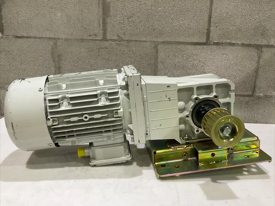 LENZE EN60034 GKR05-2M HAR 100C12 MDEMAXX 100-12 U GEARBOX MOTOR U3S