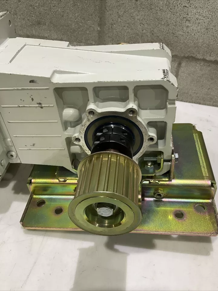 LENZE EN60034 GKR05-2M HAR 100C12 MDEMAXX 100-12 U GEARBOX MOTOR U3S