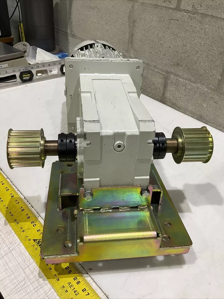 LENZE EN60034 GKR05-2M HAR 100C12 MDEMAXX 100-12 U GEARBOX MOTOR U3S