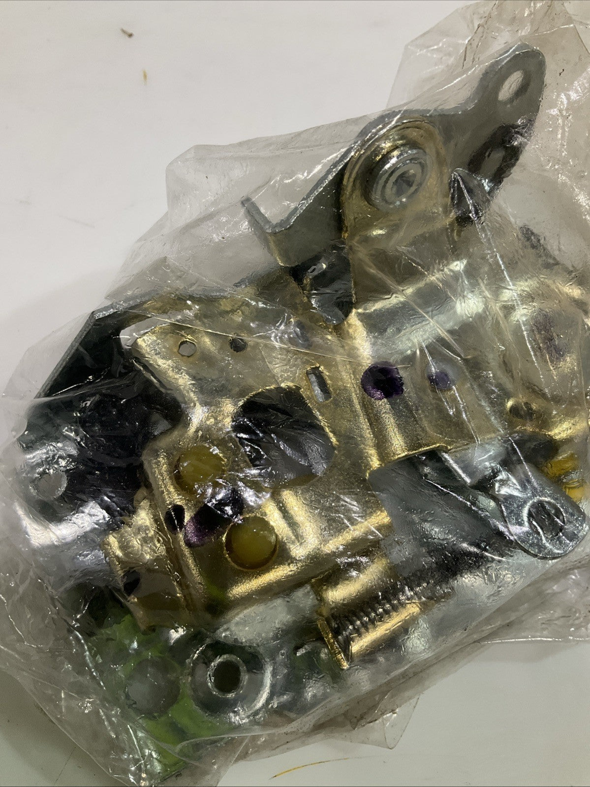 GM-GENUINE 1663-1627 FRONT LEFT SIDE DOOR LOCK LATCH ASSEMBLY Y2M