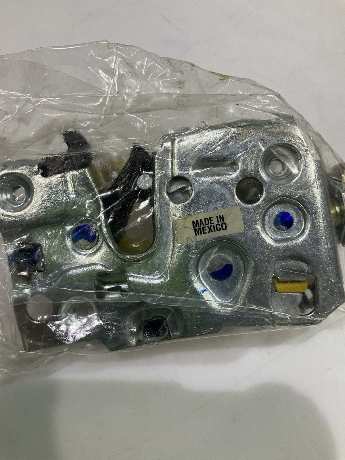 GM-GENUINE 1663-1626 FRONT RIGHT SIDE DOOR LOCK LATCH ASSEMBLY Y2M