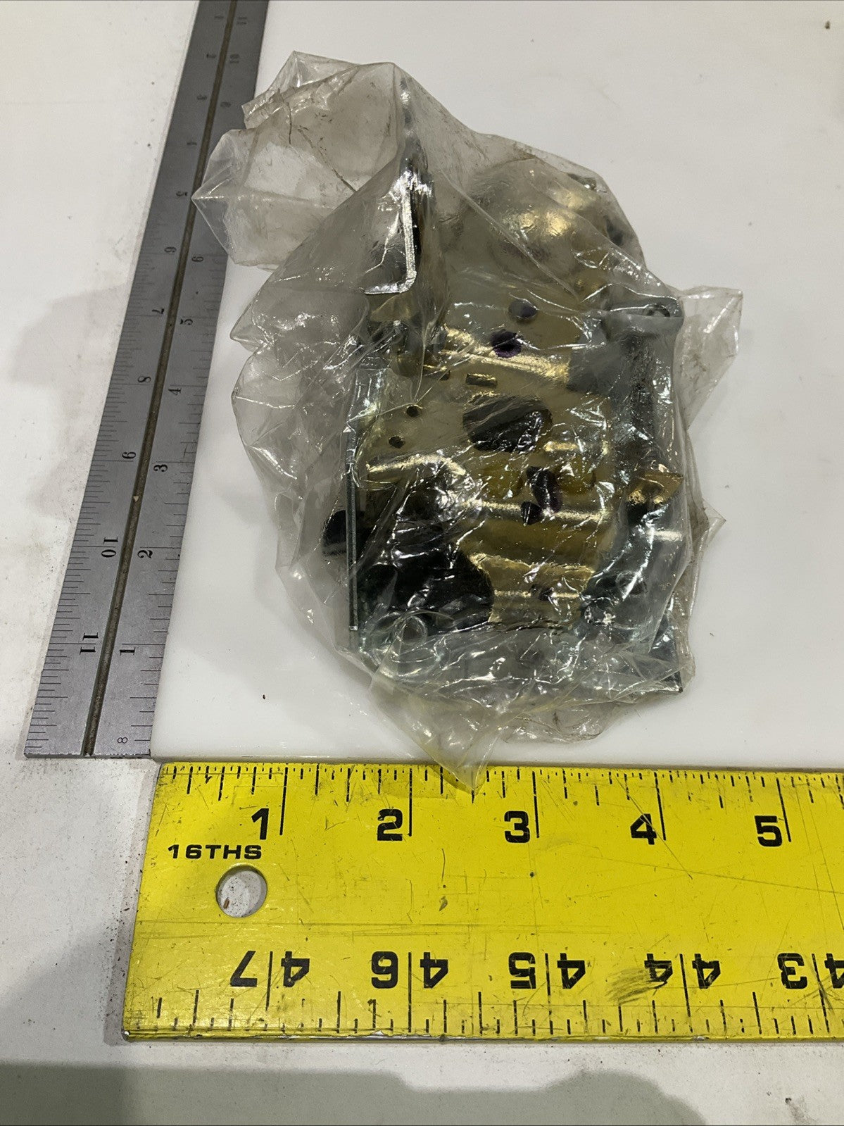 GM-GENUINE 1663-1627 FRONT LEFT SIDE DOOR LOCK LATCH ASSEMBLY Y2M