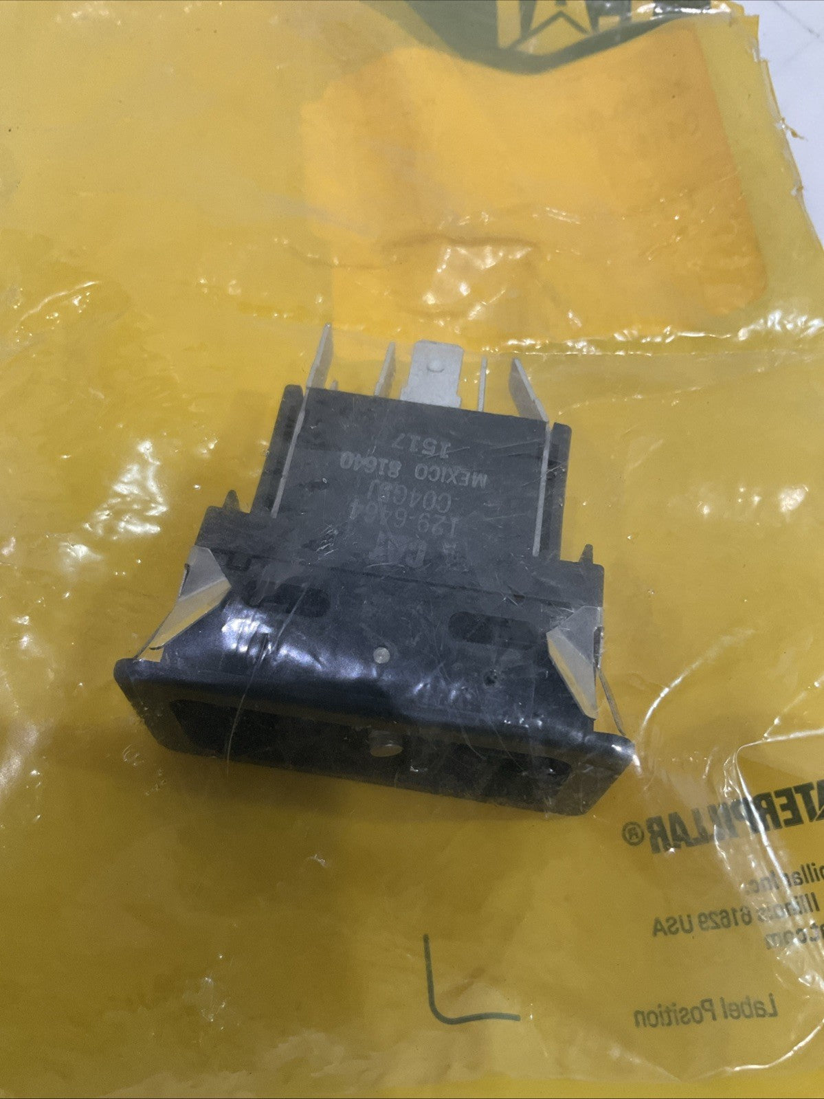CAT-CATERPILLAR 129-6464 24 VOLTS ILLUMINATED SWITCH LOT OF 3 Y2M