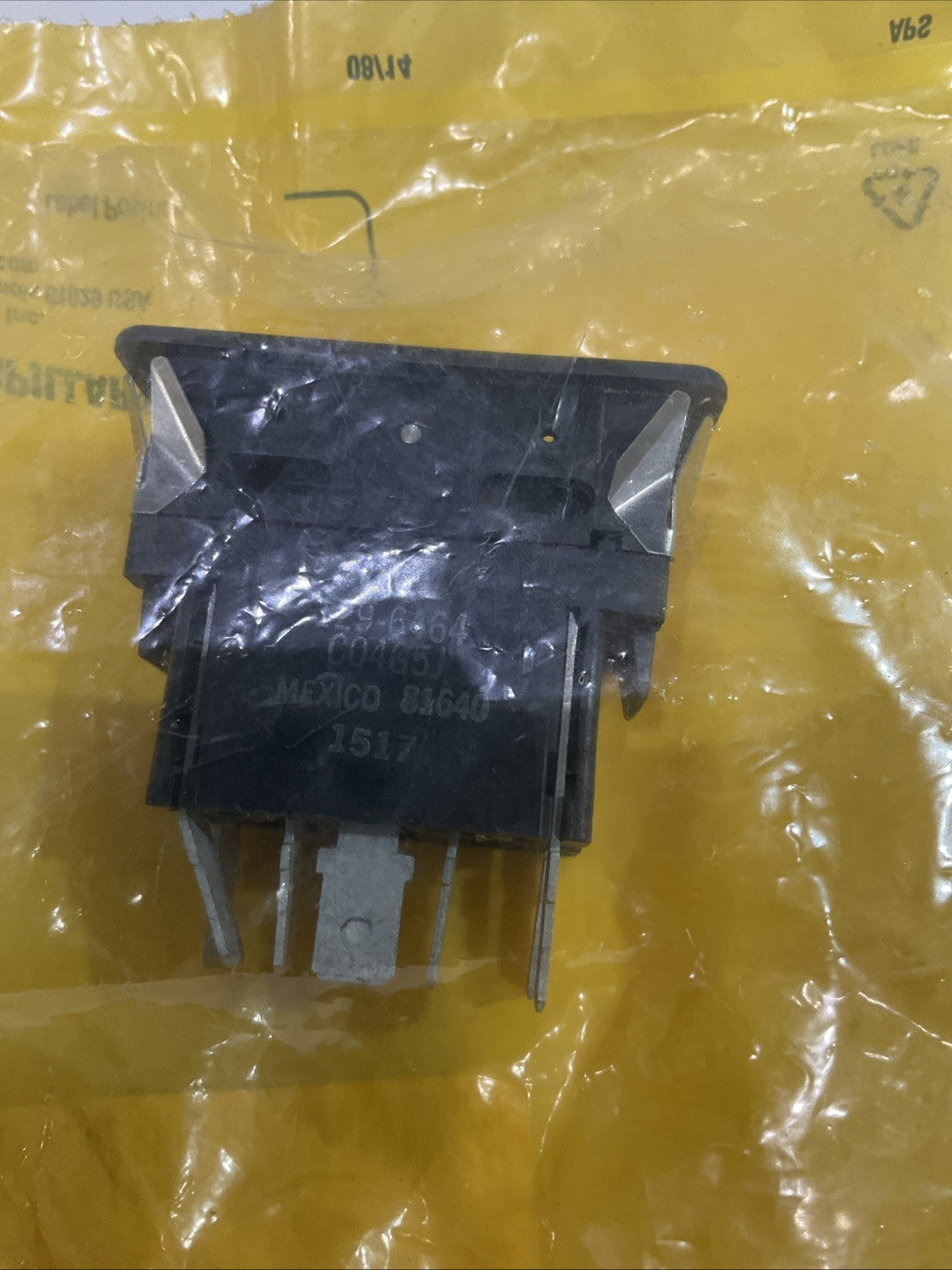CAT-CATERPILLAR 129-6464 24 VOLTS ILLUMINATED SWITCH LOT OF 3 Y2M