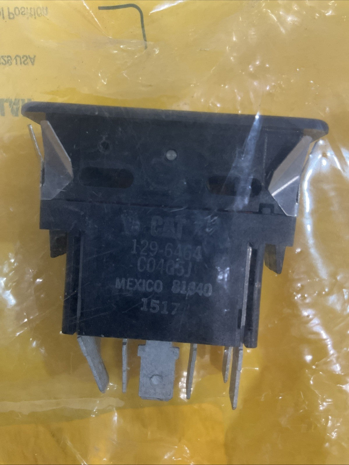 CAT-CATERPILLAR 129-6464 24 VOLTS ILLUMINATED SWITCH LOT OF 3 Y2M
