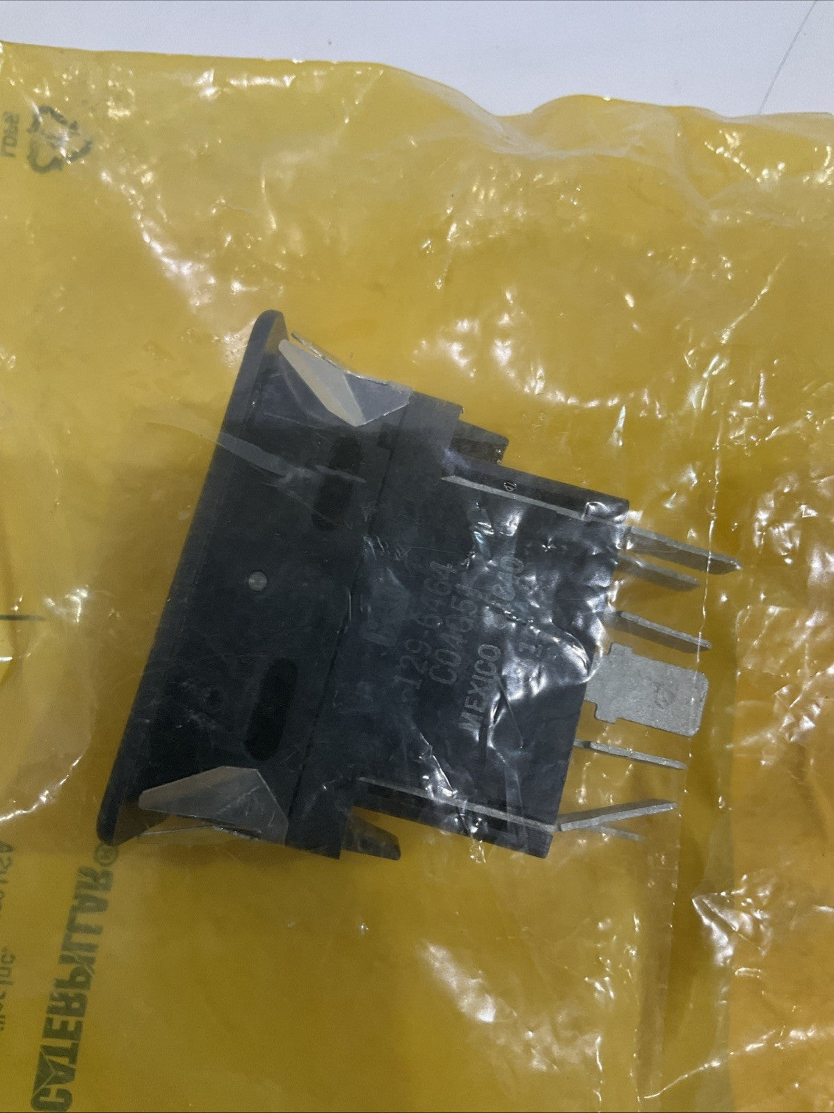 CAT-CATERPILLAR 129-6464 24 VOLTS ILLUMINATED SWITCH LOT OF 3 Y2M