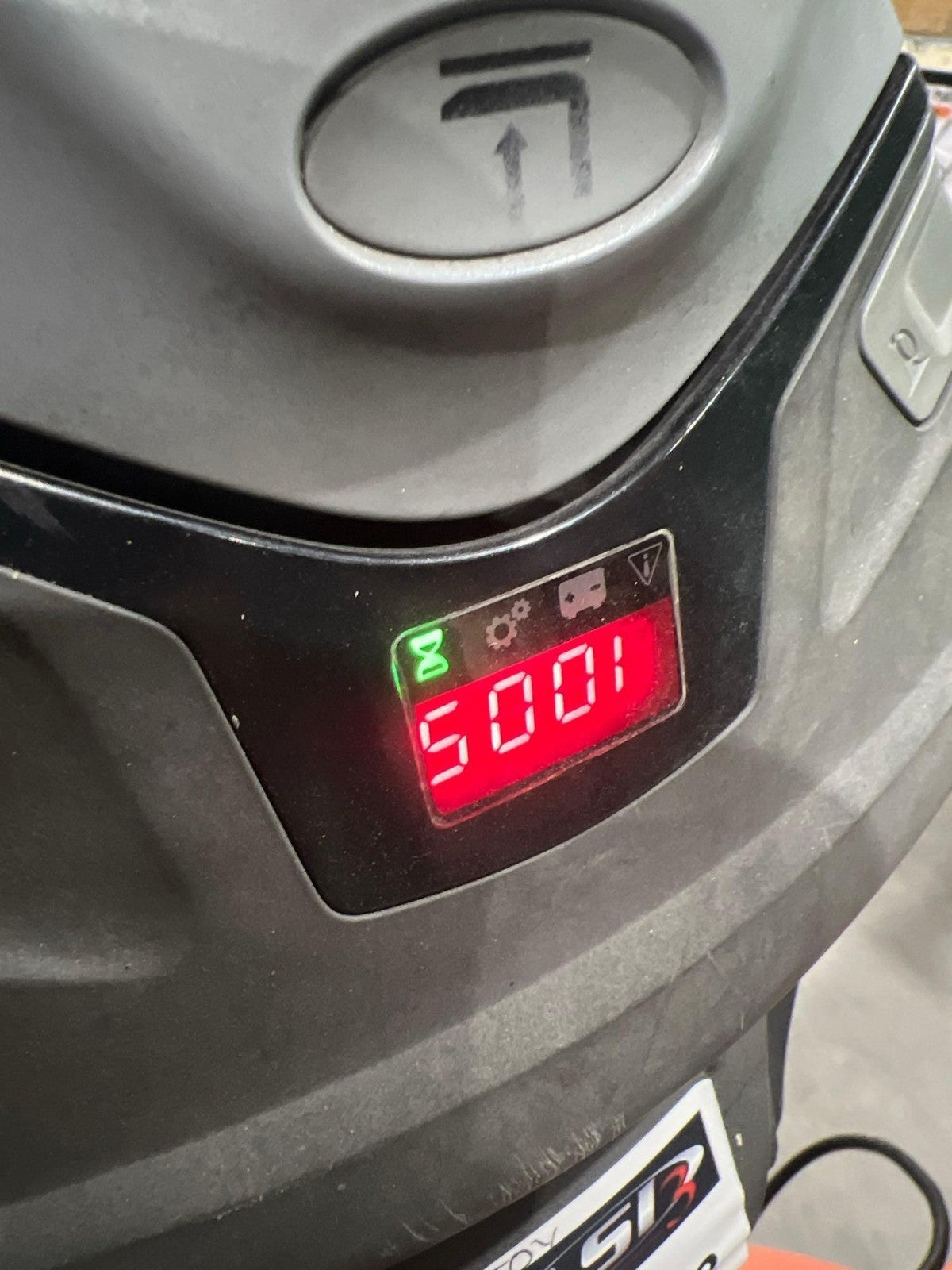 2019 TOYOTA PALLET JACK MODEL 8HBW23, ELECTRIC, 24V, MAX CAPACITY 4500LBS, RUNS