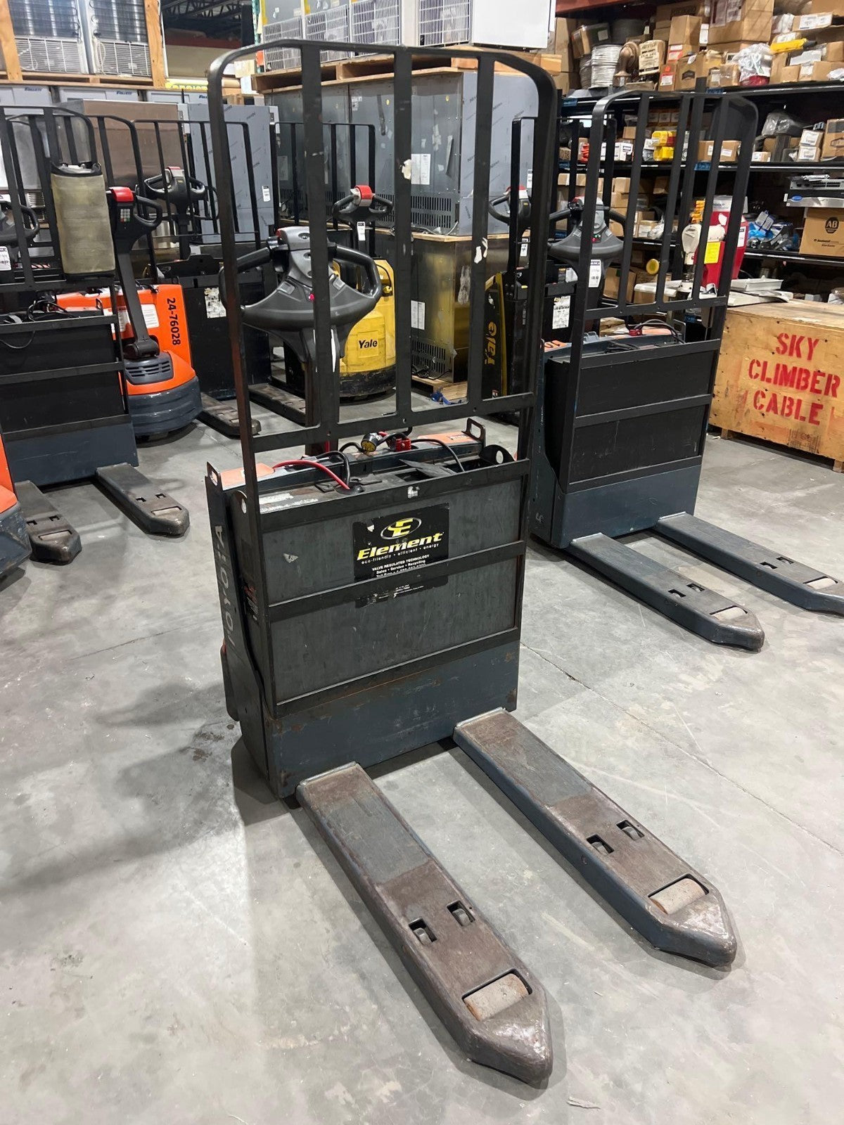 2017 TOYOTA PALLET JACK MODEL 8HBW23, ELECTRIC, 24V, MAX CAPACITY 4500LBS, LOW H