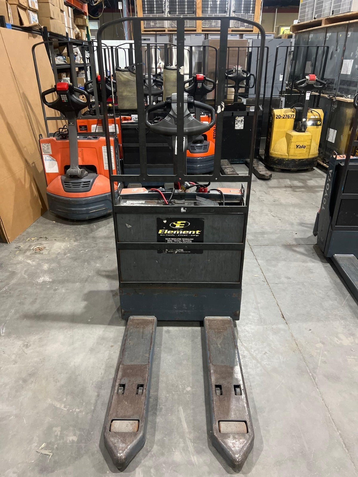 2017 TOYOTA PALLET JACK MODEL 8HBW23, ELECTRIC, 24V, MAX CAPACITY 4500LBS, LOW H