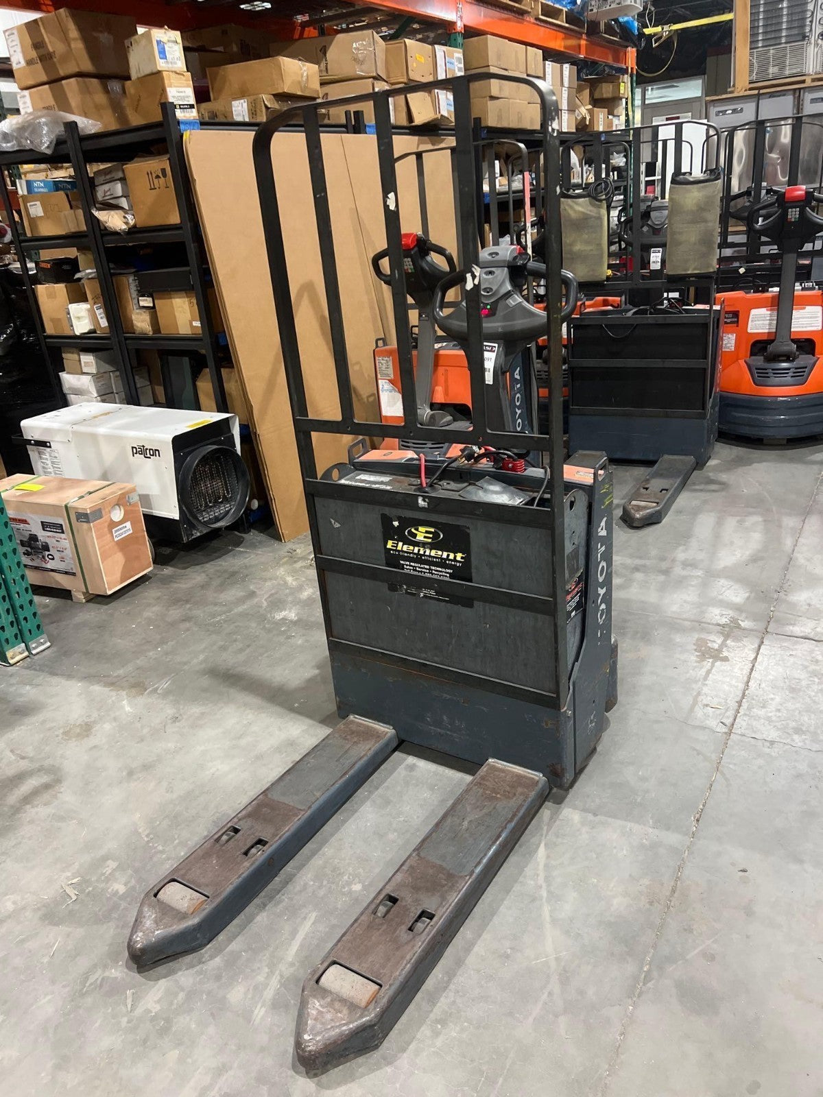 2017 TOYOTA PALLET JACK MODEL 8HBW23, ELECTRIC, 24V, MAX CAPACITY 4500LBS, LOW H