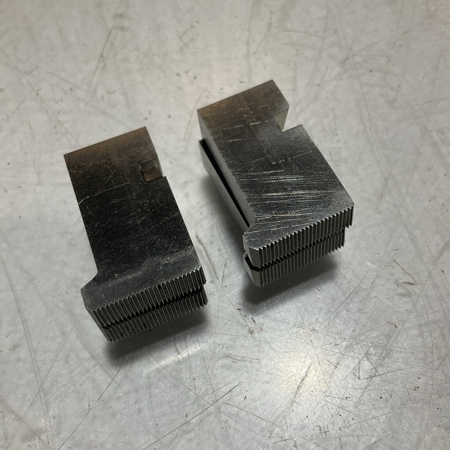 TRW GREENFIELD THREAD CHASER 9/16 D SUPER 1/4-40NS 45 CHAM 10FG 333 LOT OF 2 U3S