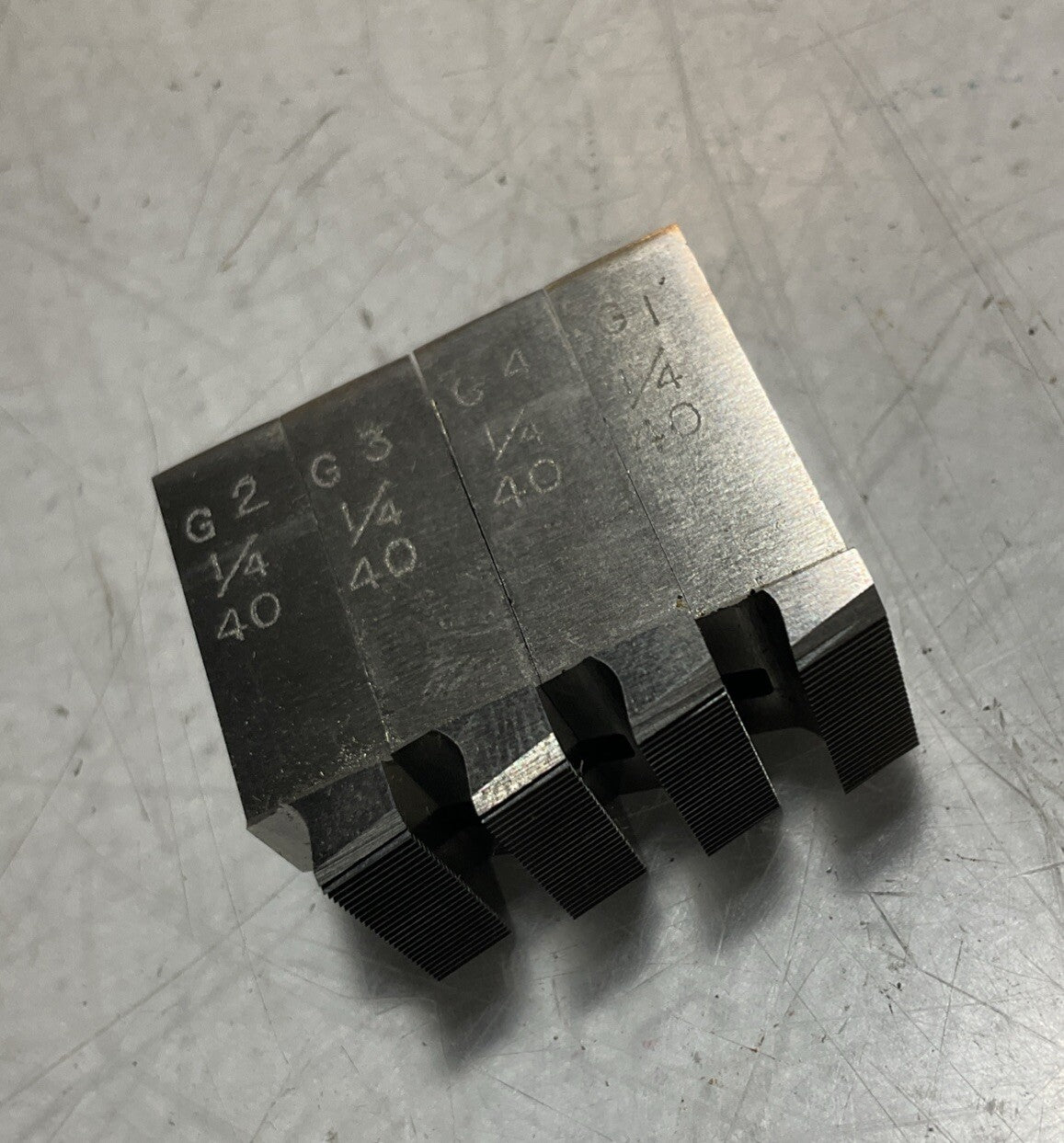 TRW GREENFIELD THREAD CHASER 9/16 D SUPER 1/4-40NS 45 CHAM 10FG 333 LOT OF 2 U3S