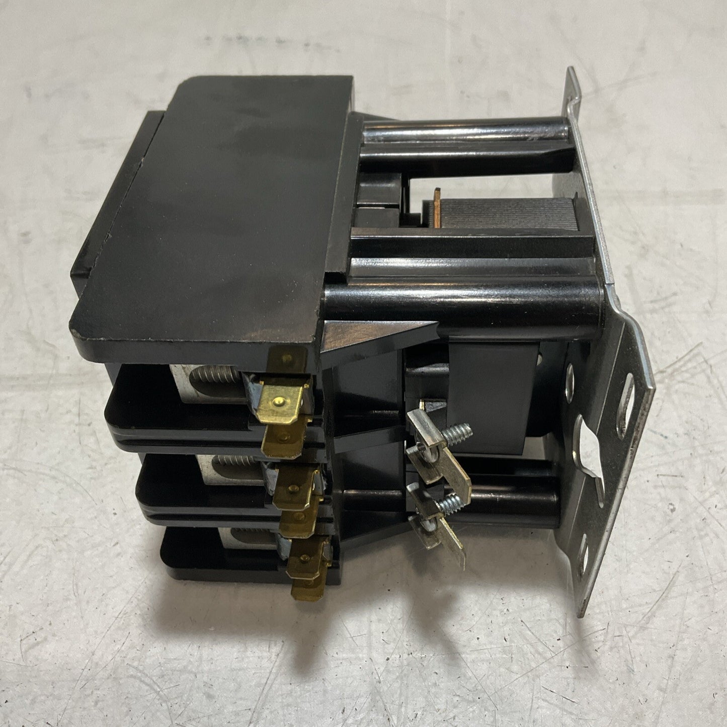 FASCO C3L50B MAGNETIC CONTACTOR KEMP 21037 600VAC 65A 555-U3S