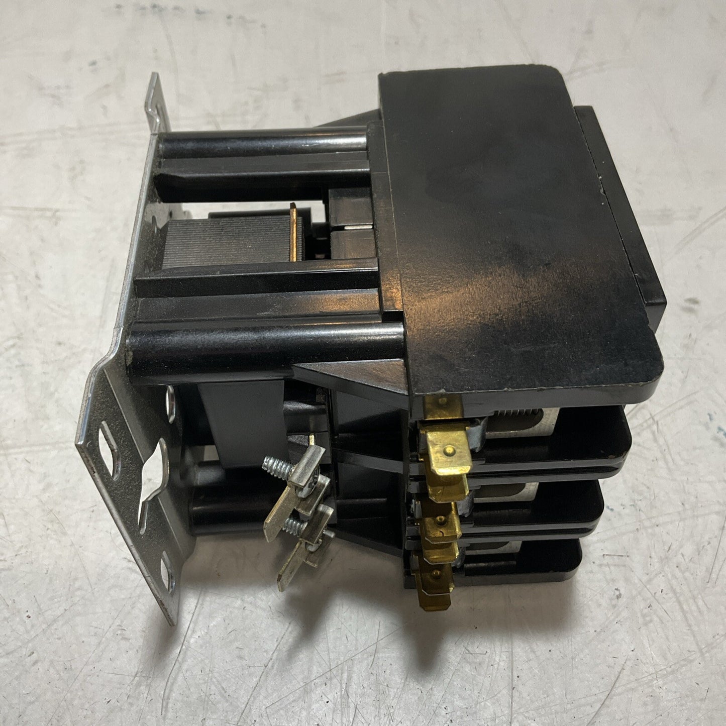 FASCO C3L50B MAGNETIC CONTACTOR KEMP 21037 600VAC 65A 555-U3S