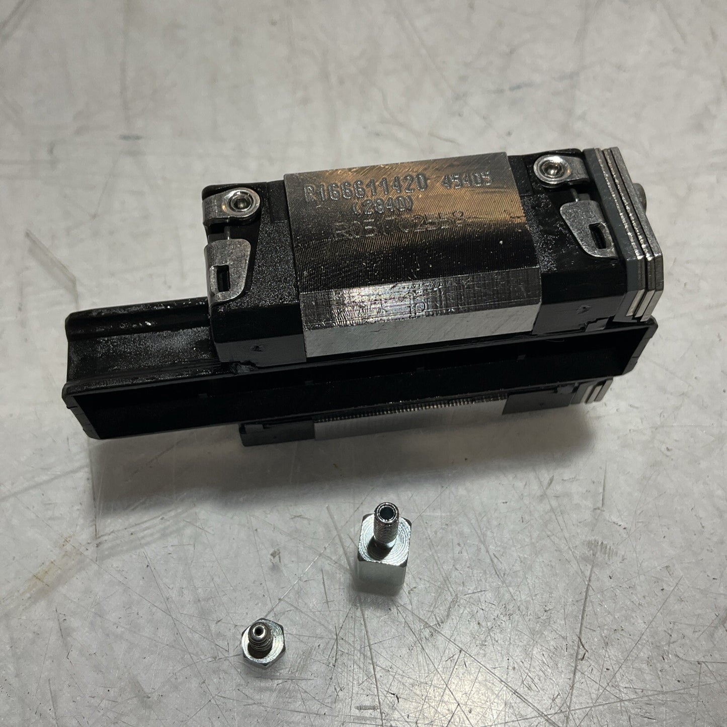 REXROTH R021M10692 R166611420-4505 (2840) R051702558 LINEAR RUNNER BLOCK U3S