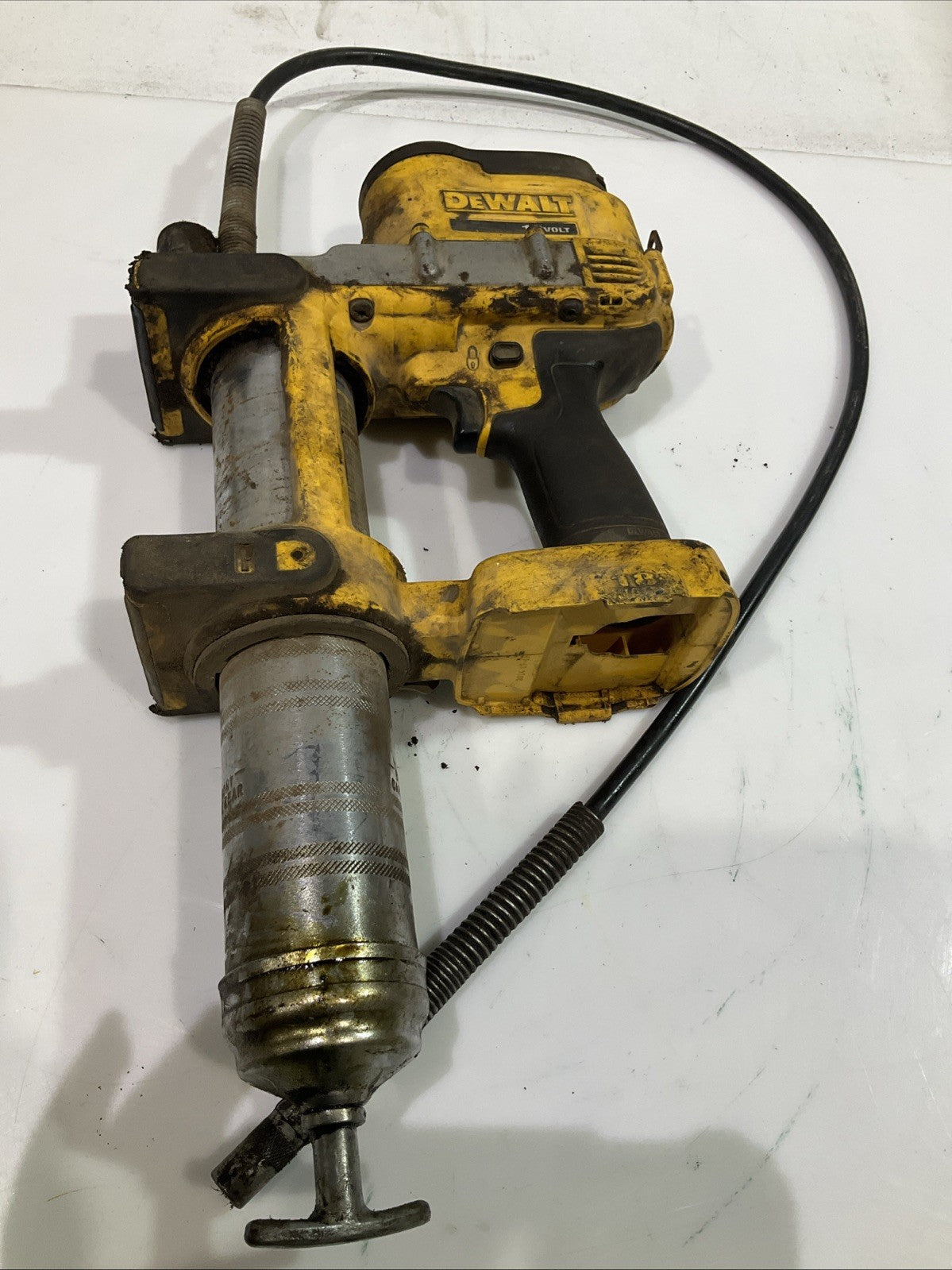 DEWALT DCGG570 XAMH 18V CORDLESS GREASE GUN KIT Y2M