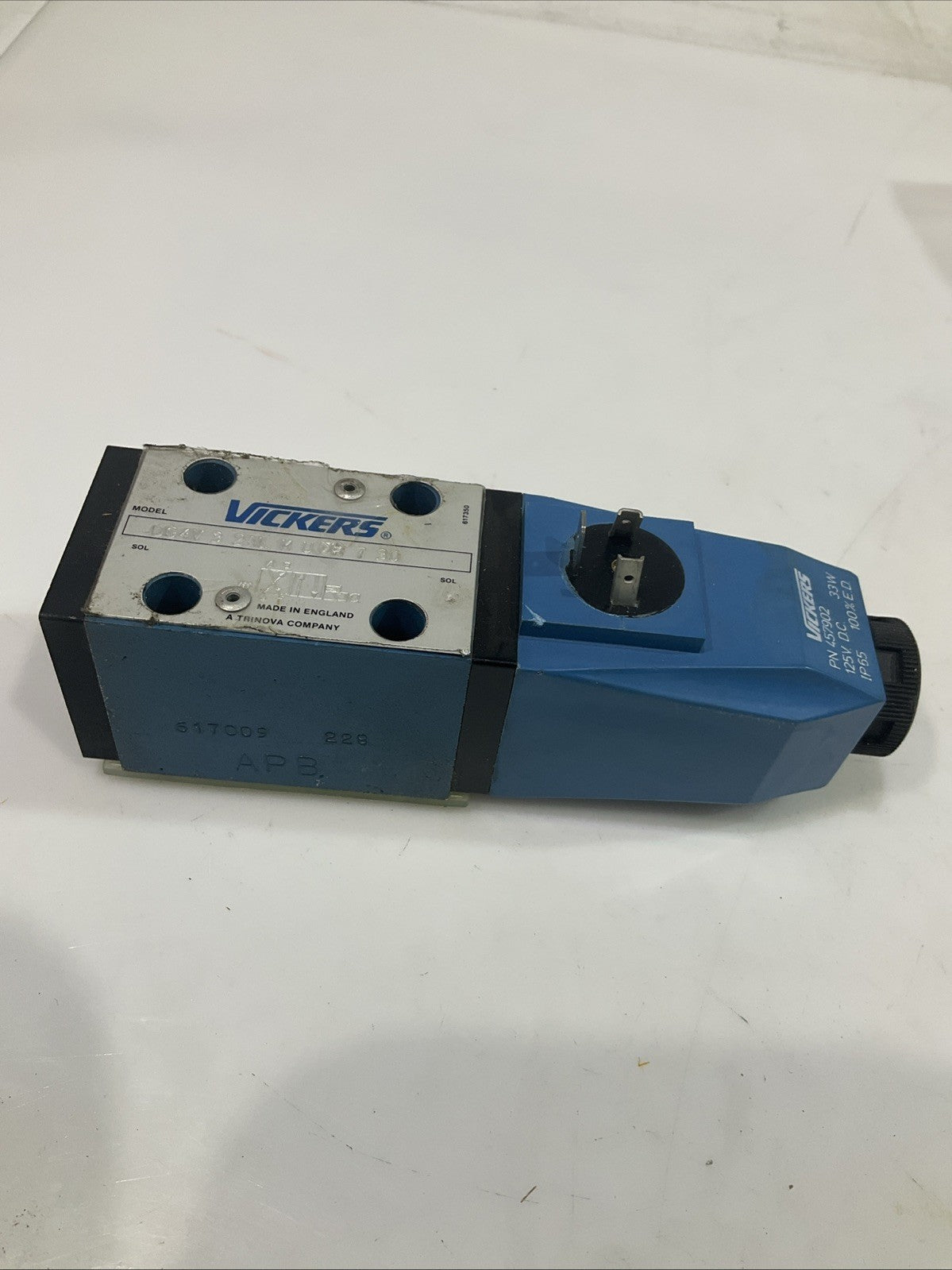 VICKERS DG4V-3-2AL-M-UDB-7-30 HYDRAULIC DIRECTIONAL VALVE T2M