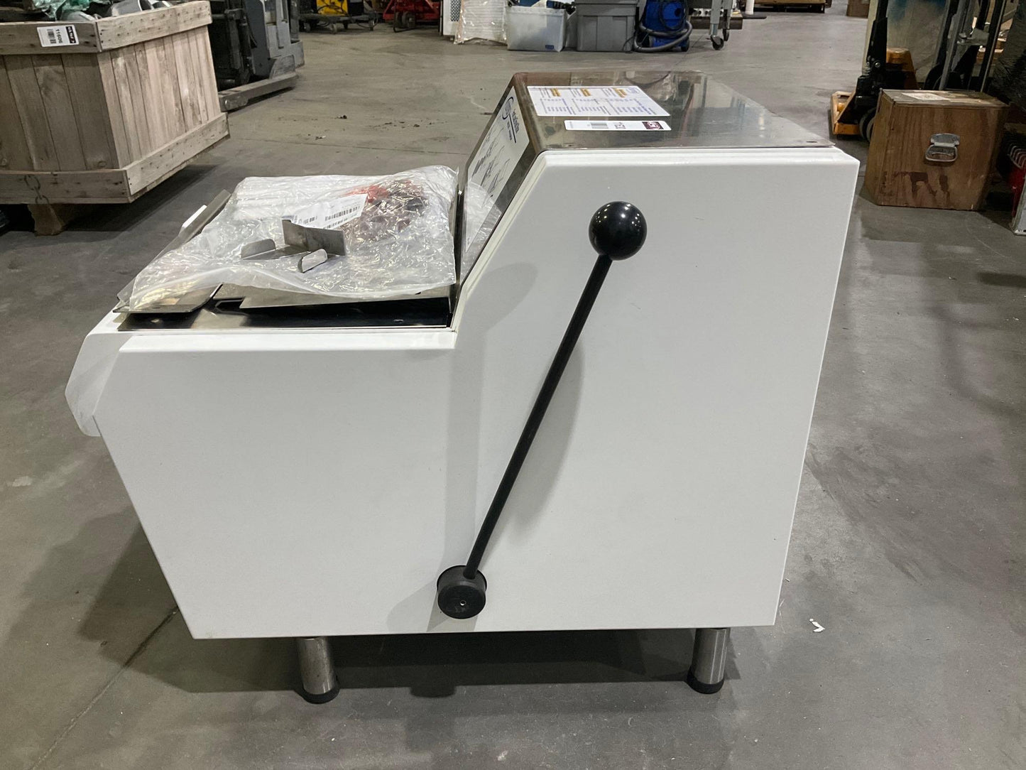 OLIVER FRONT LOADER BREAD SLICER MODEL 732-N, APPROX 1/2 HP, APPROX PHASE 1, APPROX 115 VOLTS