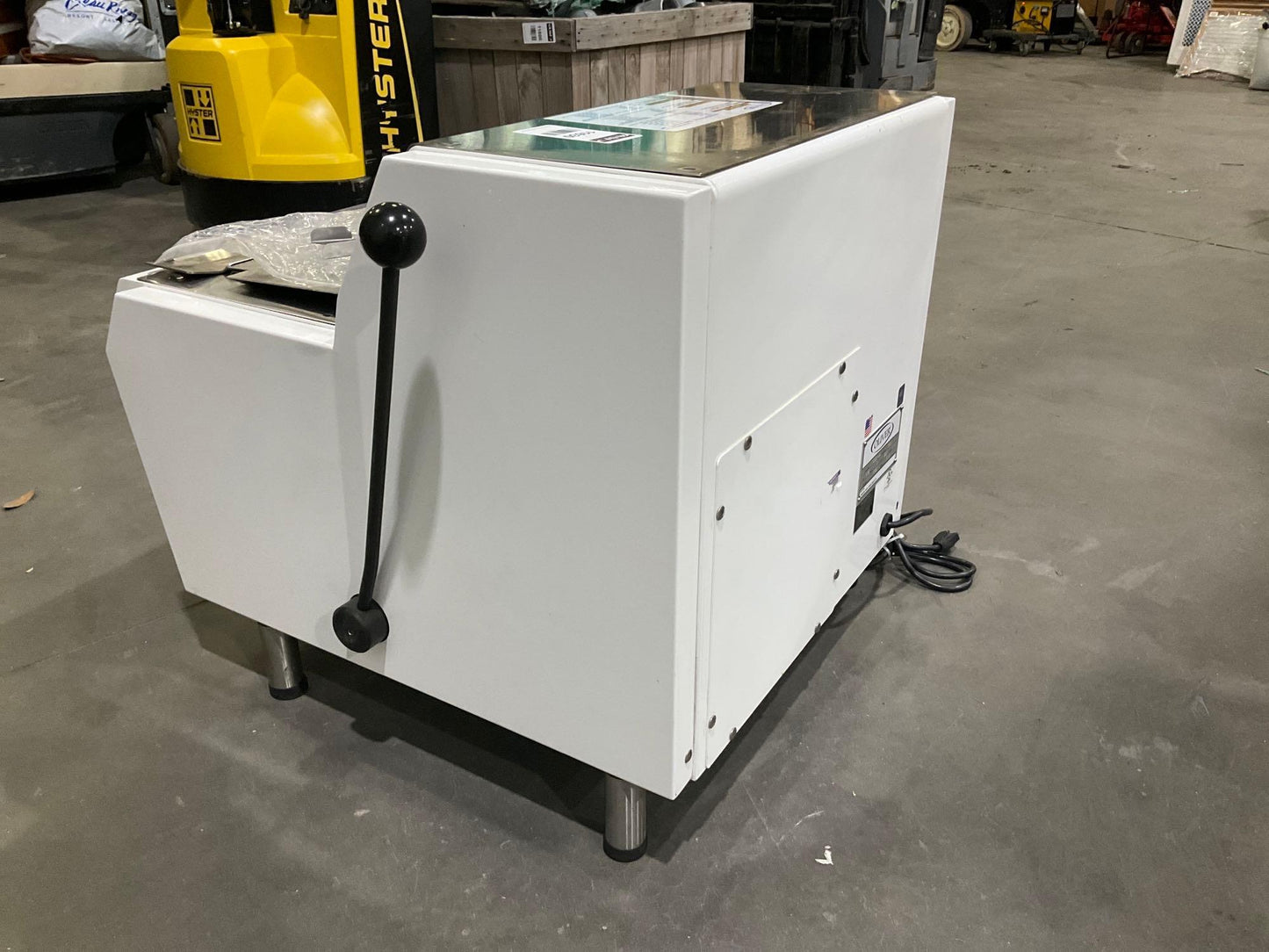 OLIVER FRONT LOADER BREAD SLICER MODEL 732-N, APPROX 1/2 HP, APPROX PHASE 1, APPROX 115 VOLTS