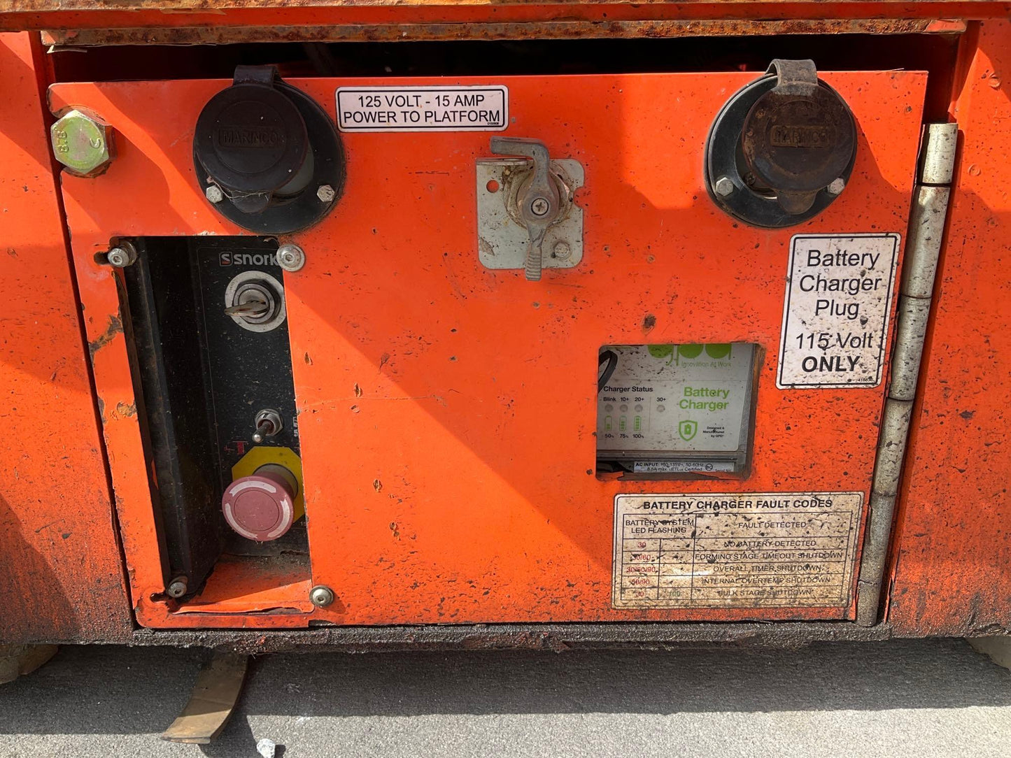 ELECTRIC, APPROX MAX PLATFORM HEIGHT 19FT, NON MARKING TIRES, BUILT IN BATTERY CHARGER, RUNS & OPERATES