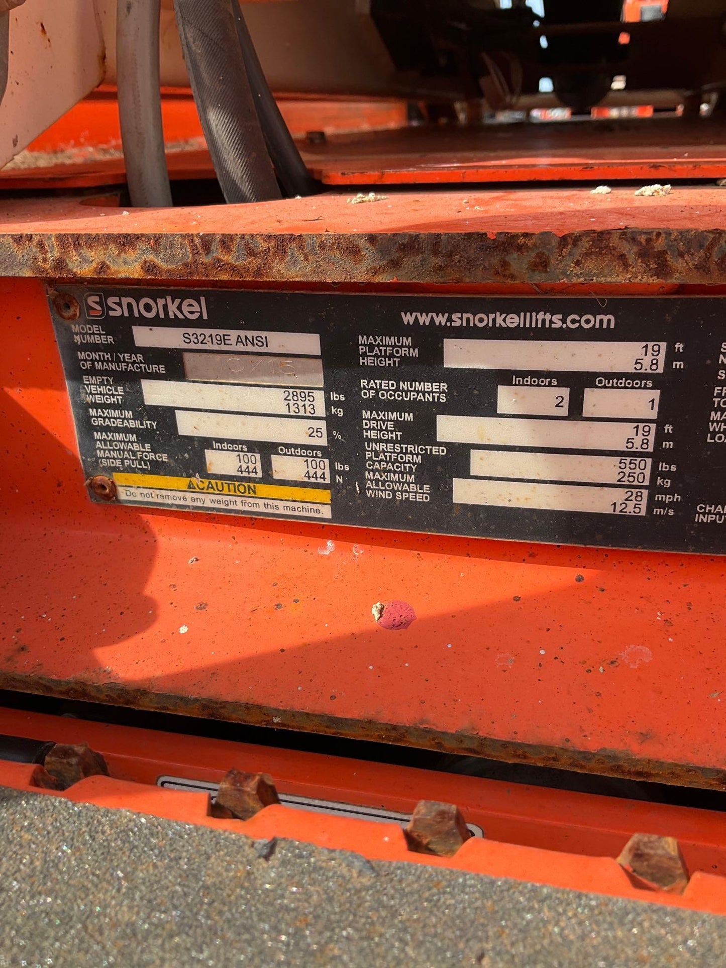 ELECTRIC, APPROX MAX PLATFORM HEIGHT 19FT, NON MARKING TIRES, BUILT IN BATTERY CHARGER, RUNS & OPERATES