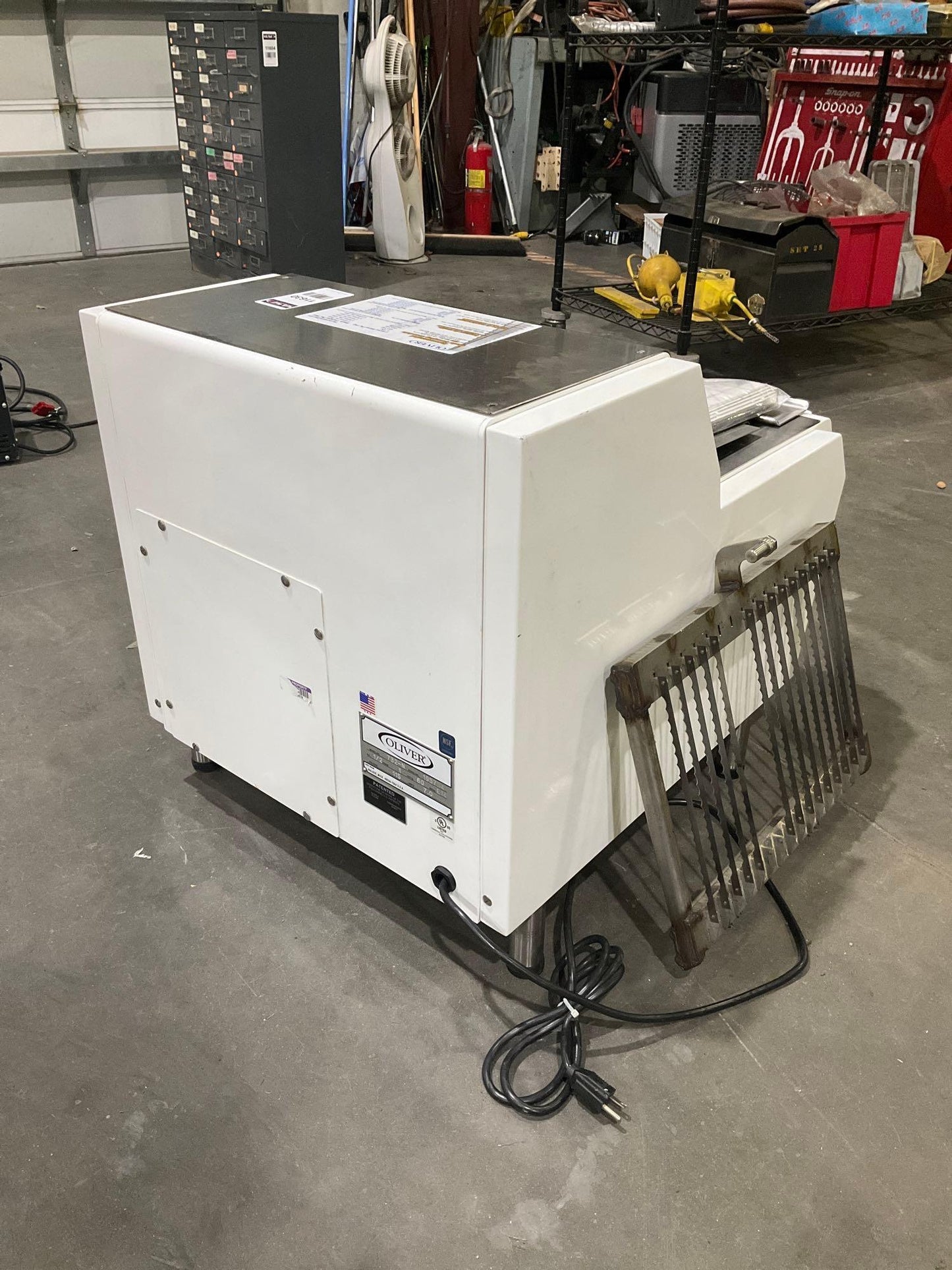OLIVER FRONT LOADER BREAD SLICER MODEL 732-N, APPROX 1/2 HP, APPROX PHASE 1, APPROX 115 VOLTS