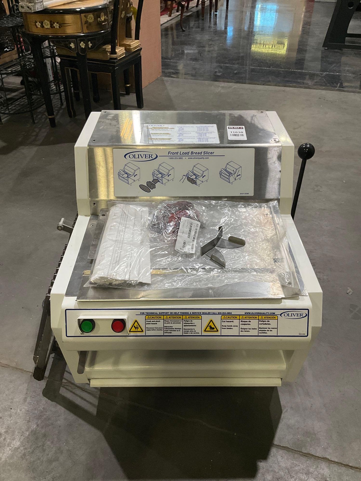 OLIVER FRONT LOADER BREAD SLICER MODEL 732-N, APPROX 1/2 HP, APPROX PHASE 1, APPROX 115 VOLTS