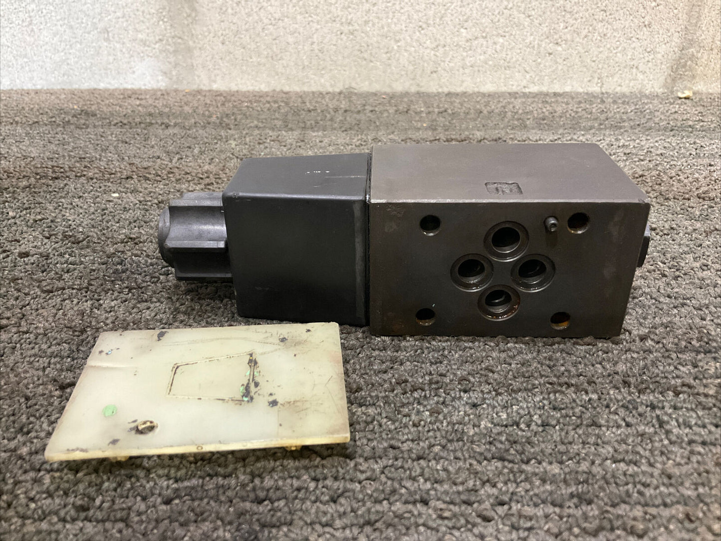 PARKER D1VW20BNYWF DIRECTIONAL CONTROL VALVE 444