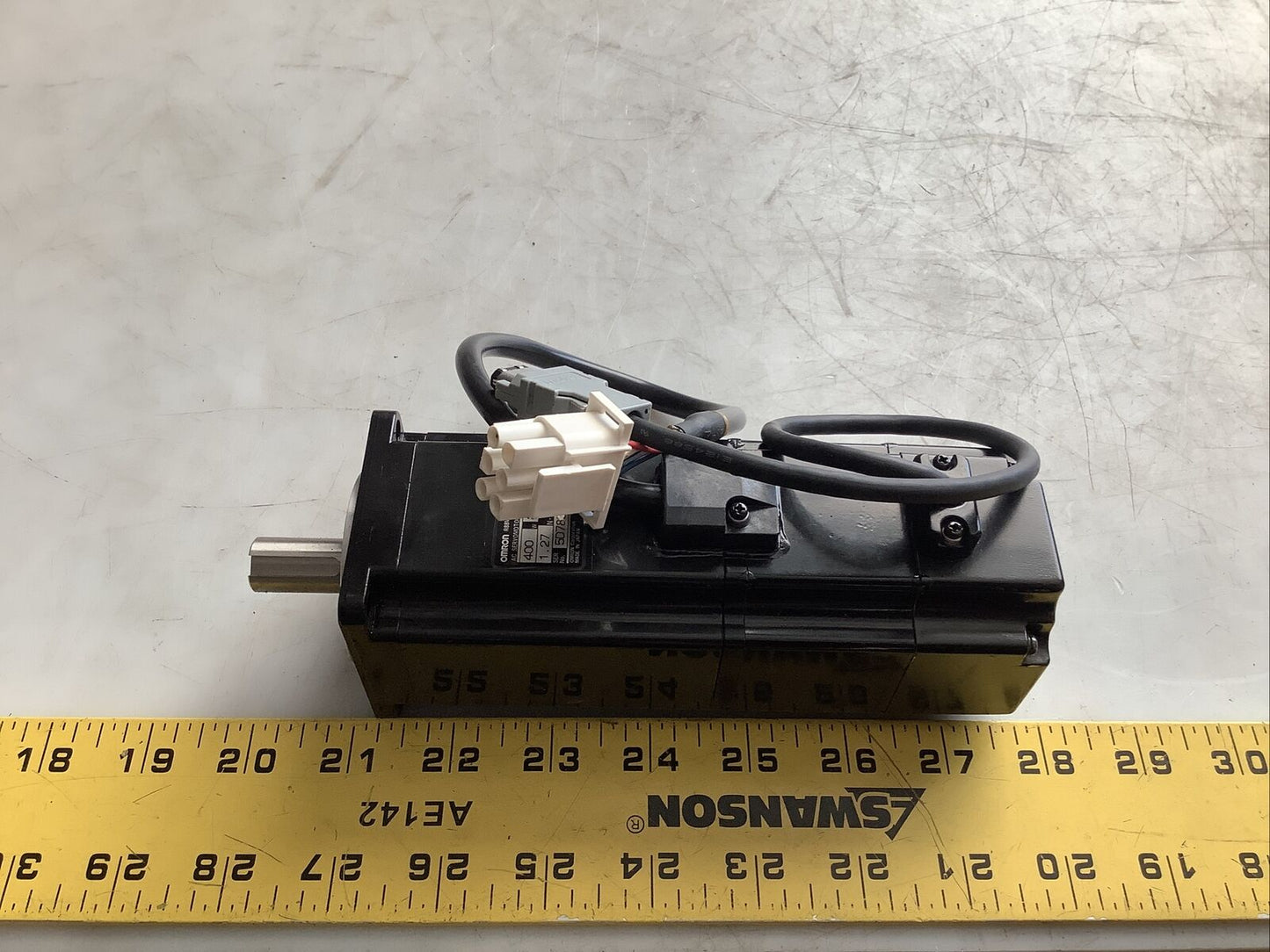 OMRON R88M-W40030T-BS1 SERVOMOTOR 400W 200V 2.8A 3000 R/MIN