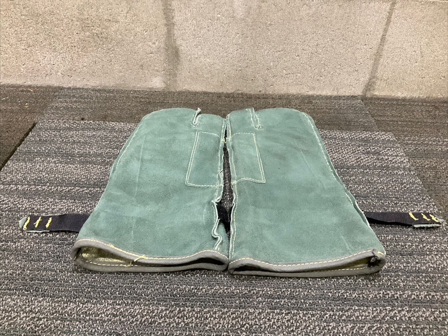 MAGID ONE FINGER WELDING MITT W/ CARBO FLEX LINING PAIR 222 6820DPTSV