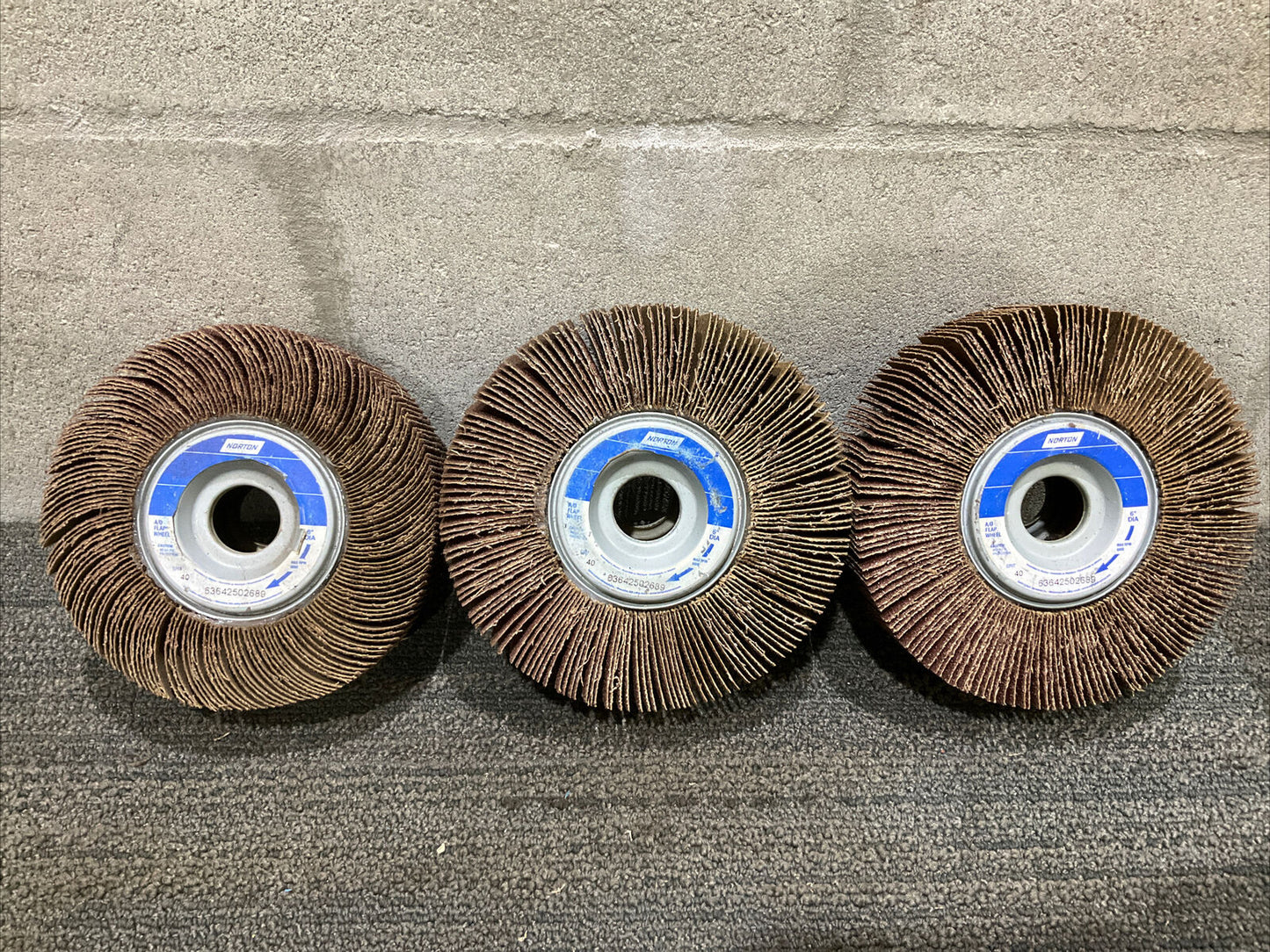 NORTON 63642502689 R265 METALIGHR FLAPWHEEL 6 X 2 X 1 222 LOT OF 3