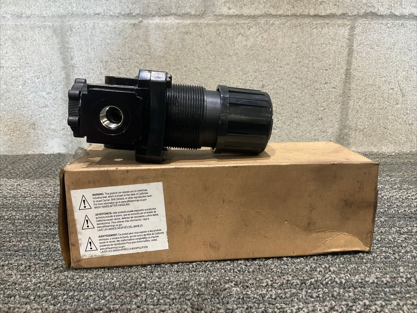 EXAIR 9008 1/4” REGULATOR W/ GAUGE 9011 444
