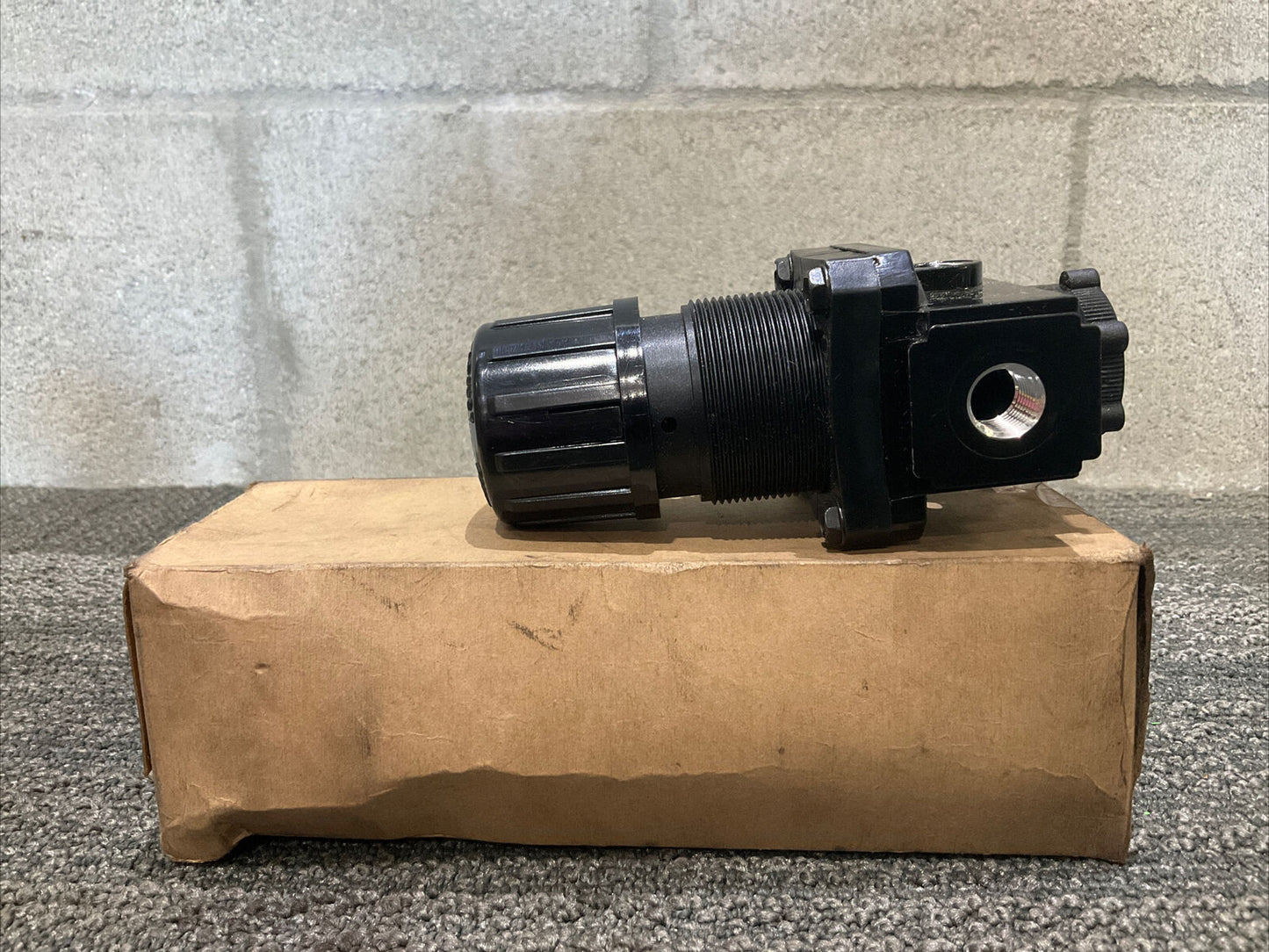 EXAIR 9008 1/4” REGULATOR W/ GAUGE 9011 444