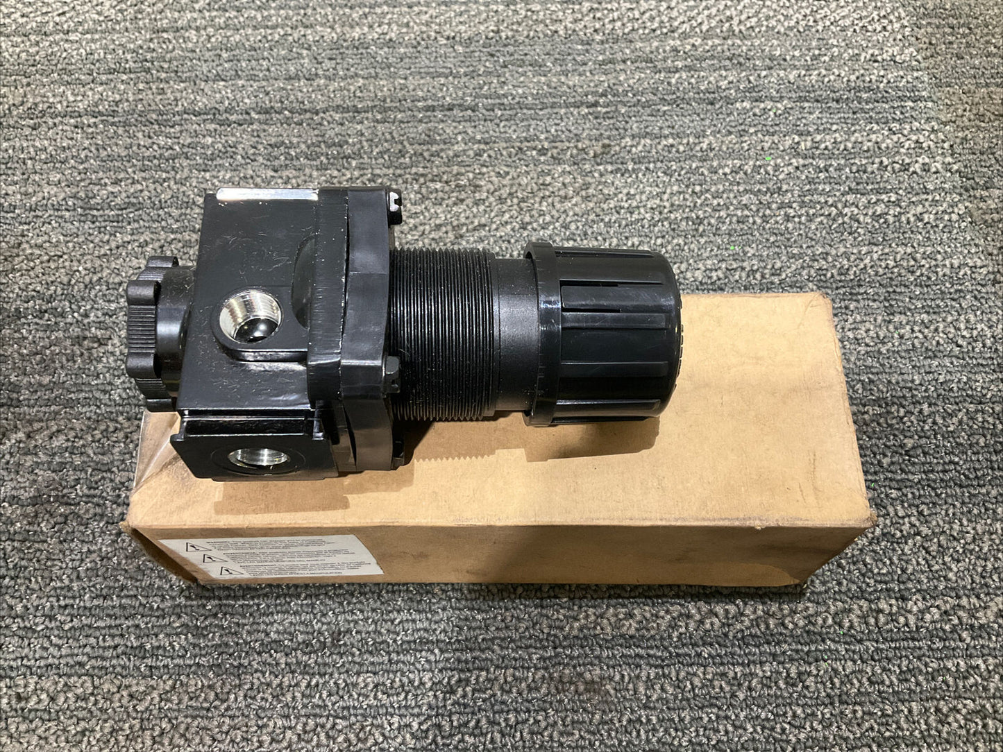 EXAIR 9008 1/4” REGULATOR W/ GAUGE 9011 444