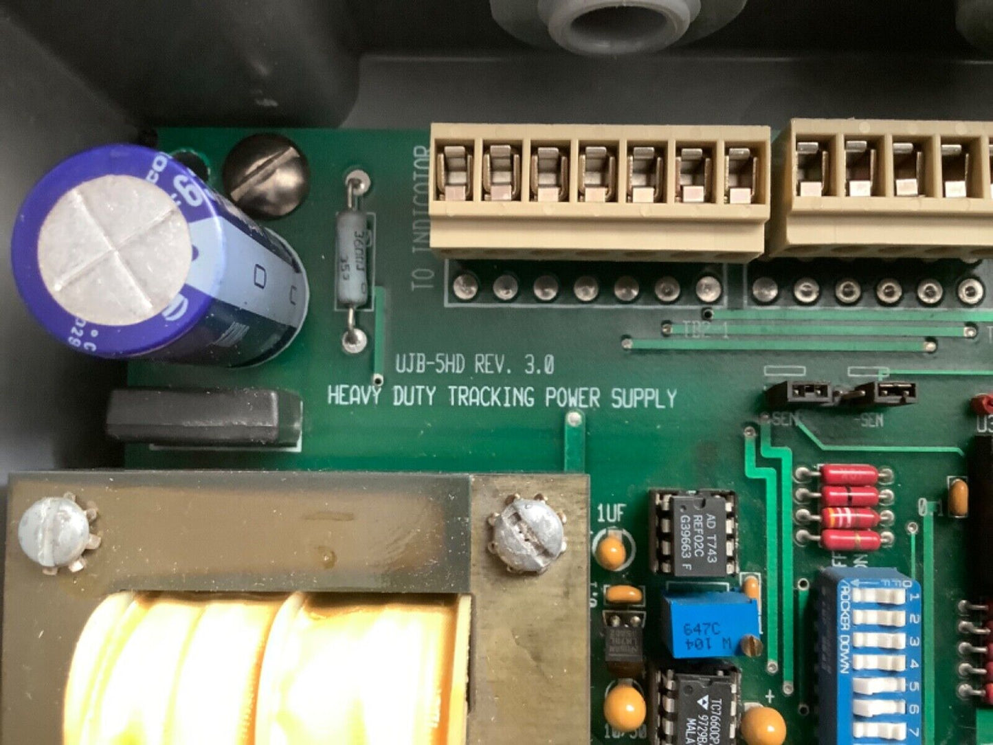 B-TEK UJB-5HD REV 3.0 AUXILIARY TRACKING POWER SUPPLY 444