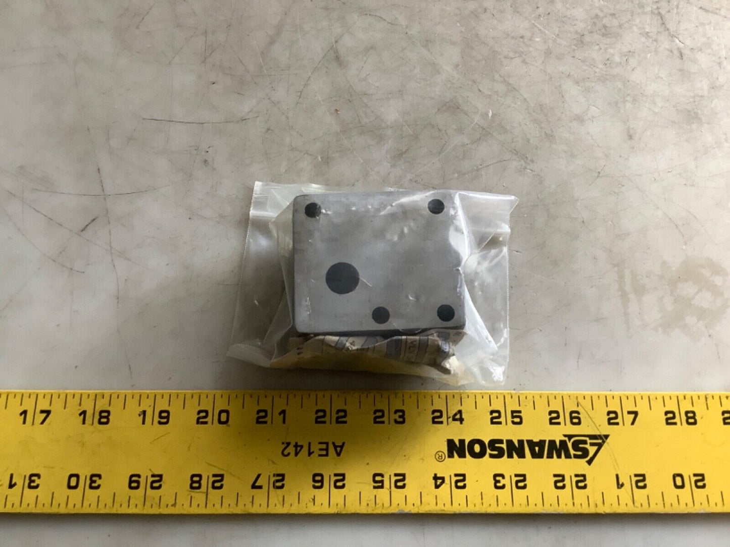 BROWN & SHARPE 23-4896 VALVE END COVER 333 - QTY 5