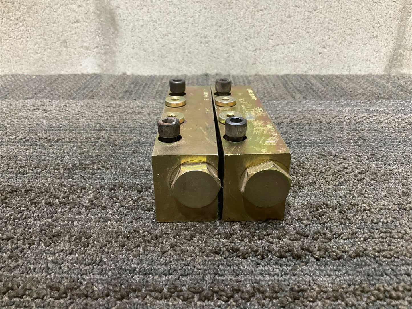 LUBRIQUIP MXP-75T DIVIDER VALVE 444 LOT OF 2