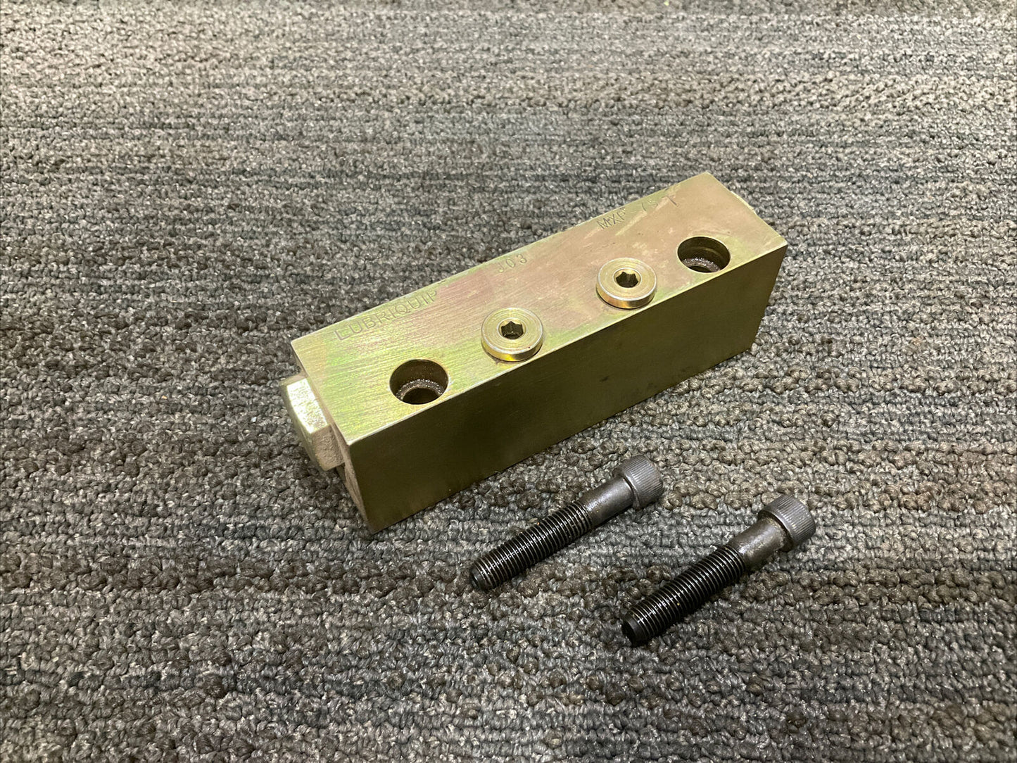 LUBRIQUIP MXP-75T DIVIDER VALVE 444 LOT OF 2