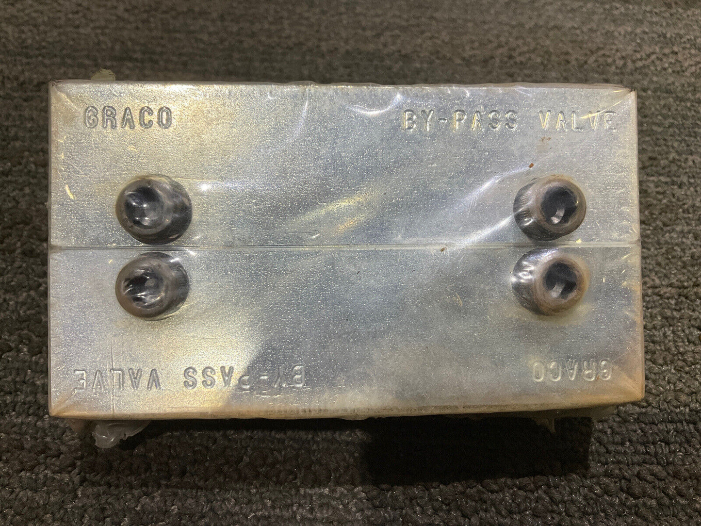 GRACO 562835 BY-PASS VALVE 444 LOT OF 2