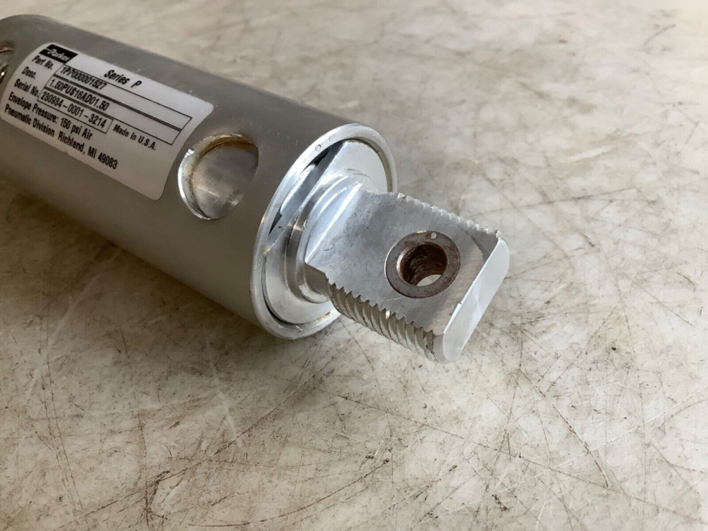 PARKER 1PP000001527 PNEUMATIC ROUND BODY CYLINDER 1.50PUS16AD0.150 222