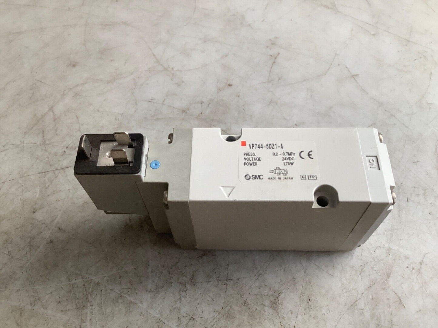 SMC VP744-5DZ1-A SOLENOID VALVE 3 PORT 24VDC 222