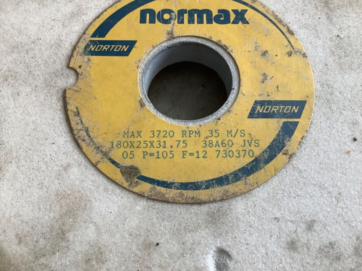 NORTON 38A60 JVS GRIND WHEEL180X25X31.75 P=105 F=12 35M/S 3720RPM 333