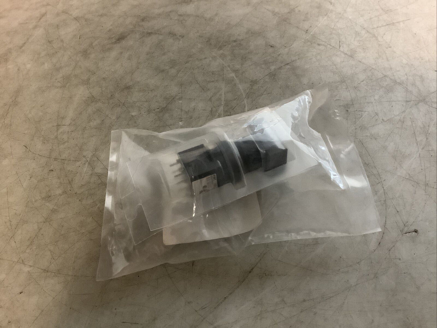 IDEC LA4L-M1C2VLW PUSH BUTTON 999