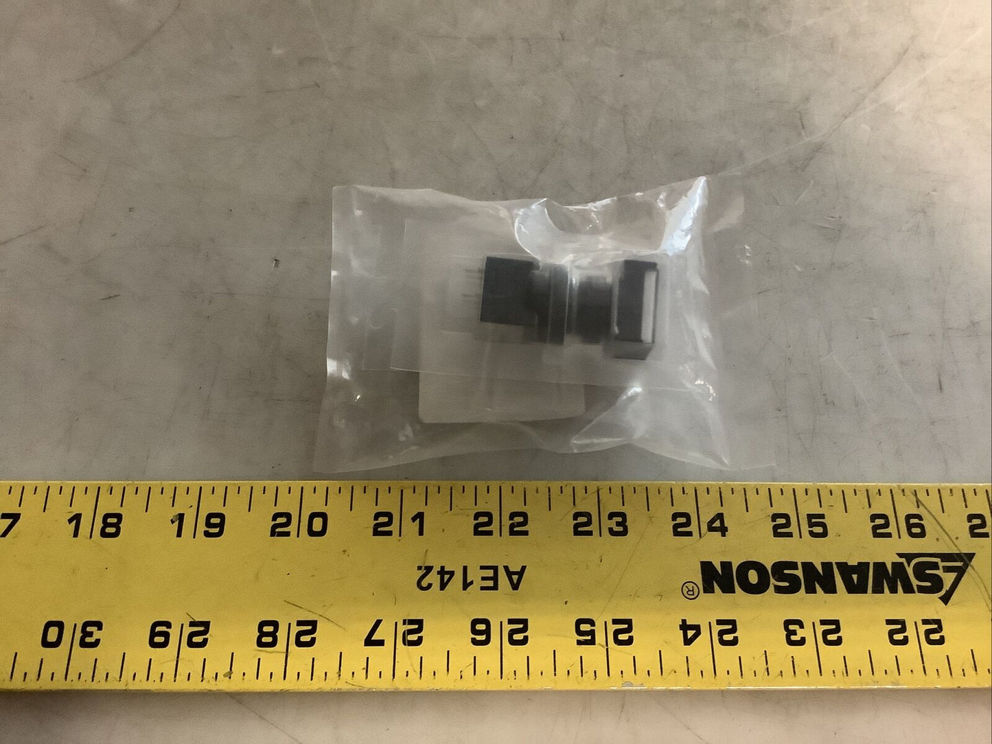 IDEC LA4L-M1C2VLW PUSH BUTTON 999