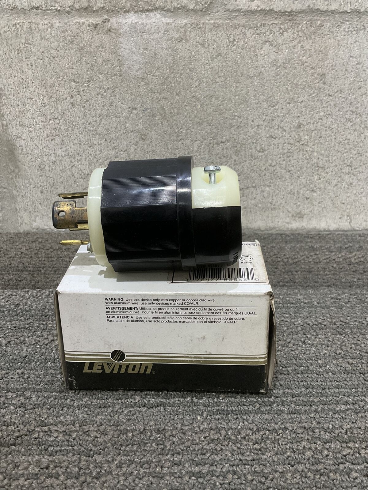 LEVITON 2821 4-POLE 5-WIRE GOUNDING LOCKING PLUG 444
