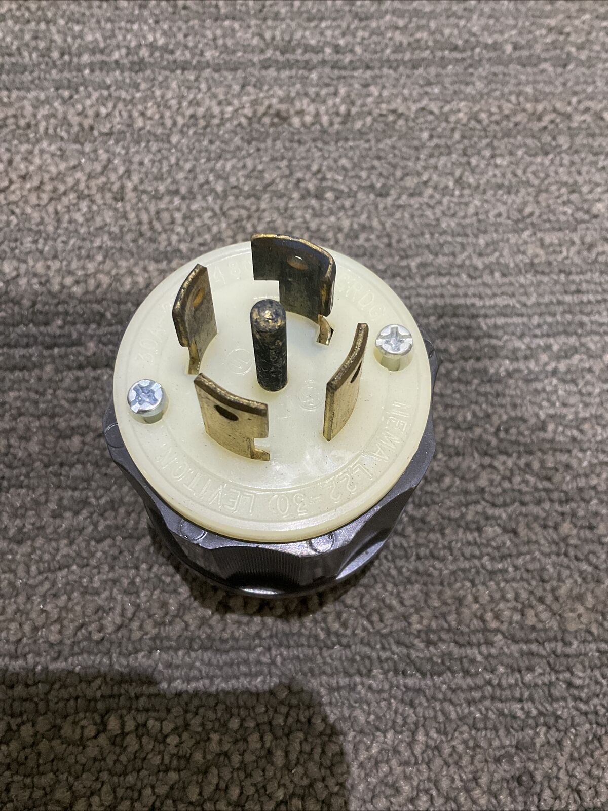 LEVITON 2821 4-POLE 5-WIRE GOUNDING LOCKING PLUG 444