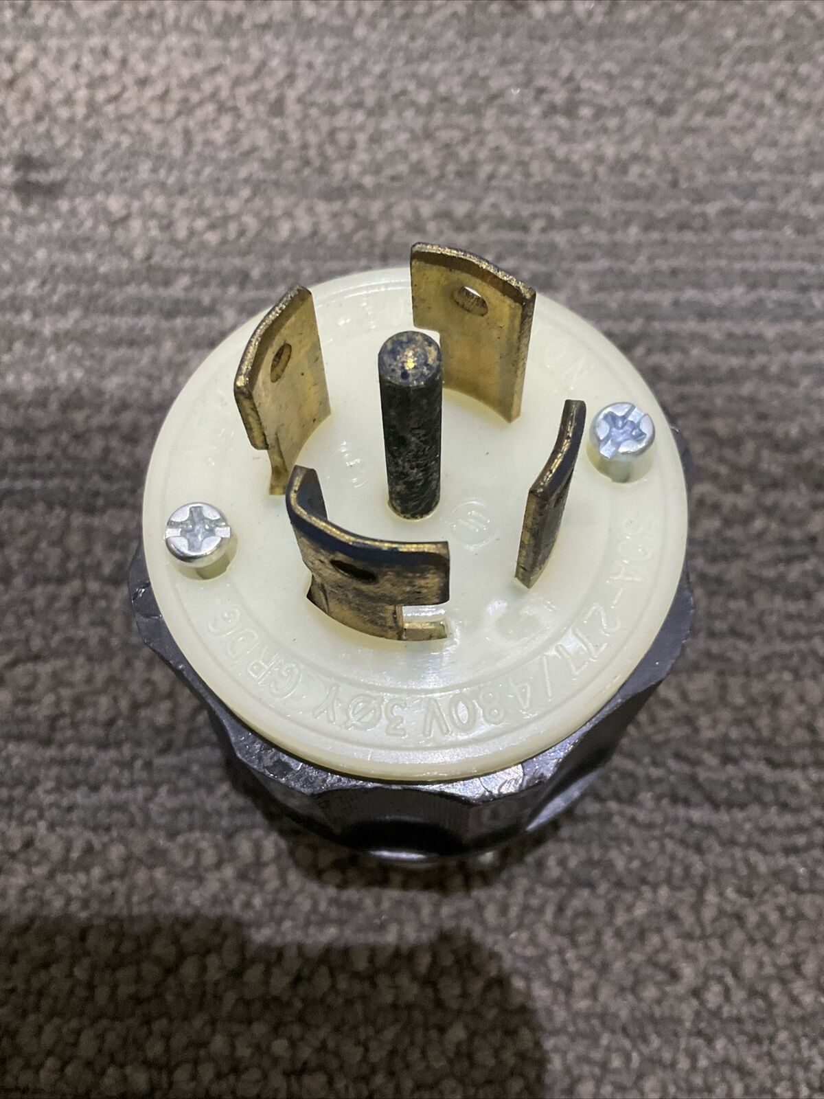 LEVITON 2821 4-POLE 5-WIRE GOUNDING LOCKING PLUG 444