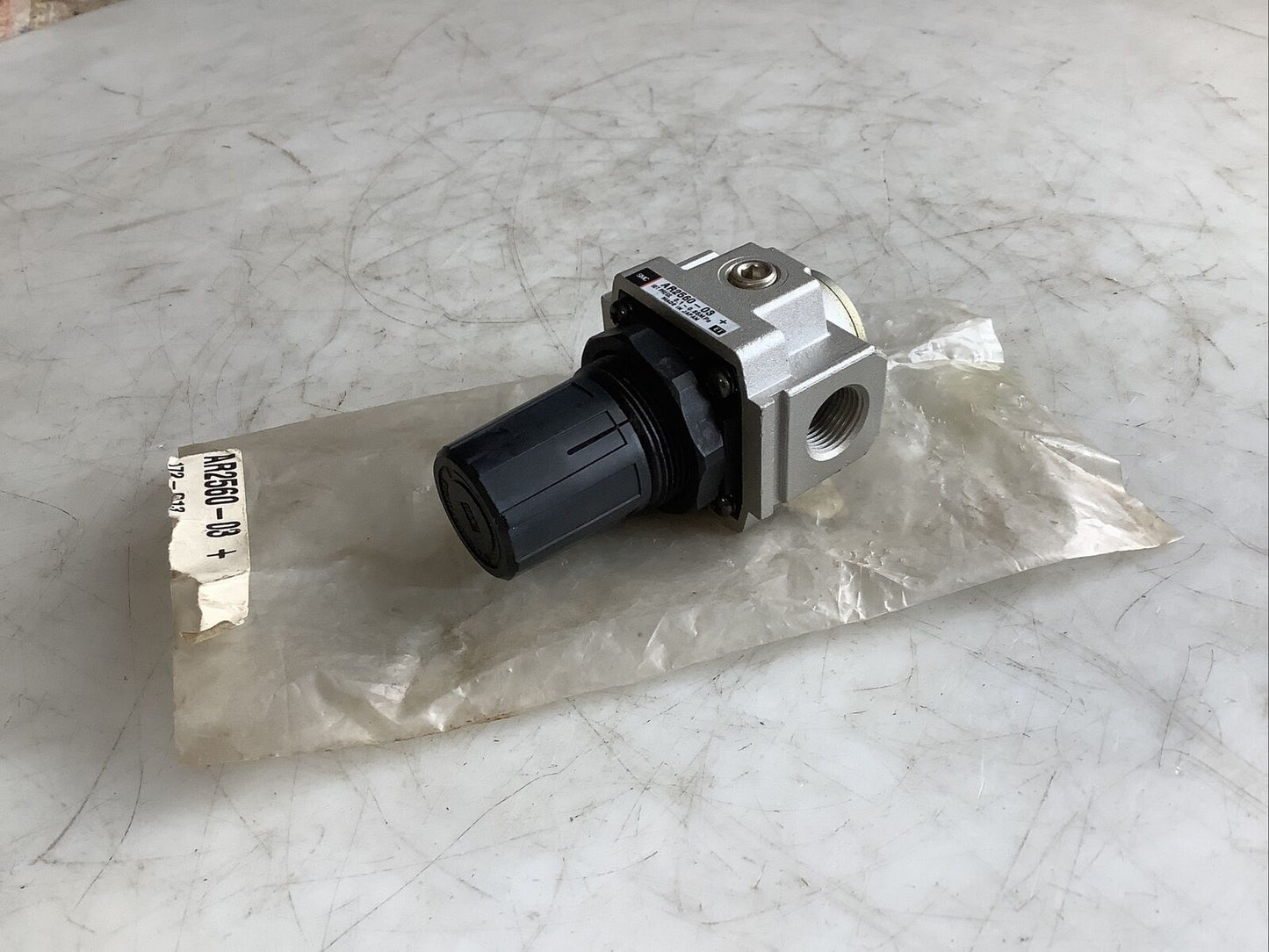 SMC AR2560-03 AIR REGULATOR DDD